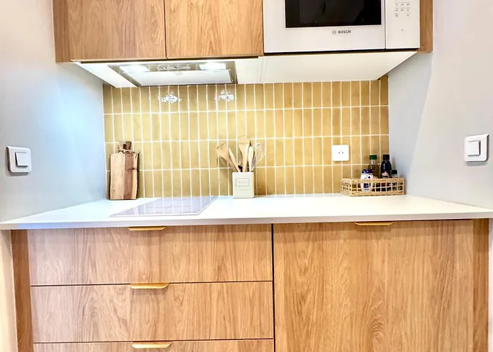 L'elegant,4pers,piscine,2 Parkings,climatisation Apartment